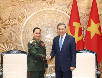 Top leader hosts Lao Deputy Prime Minister and Defence Minister